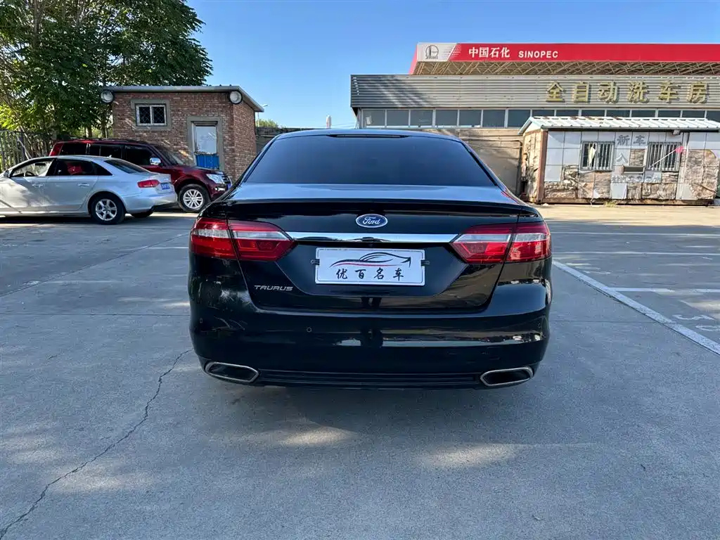 FORD TAURUS 2015