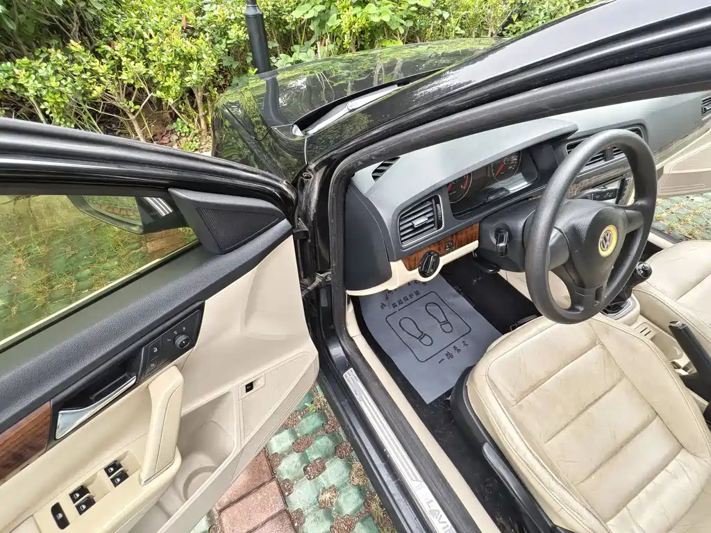 VOLKSWAGEN LAVIDA 2014