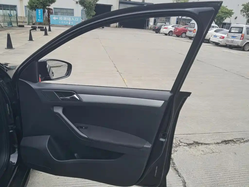 VOLKSWAGEN JETTA 2013