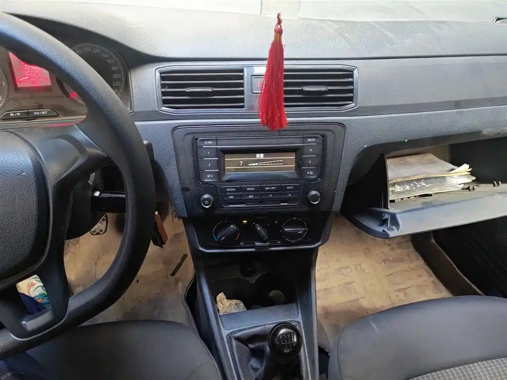 VOLKSWAGEN SANTANA 2016
