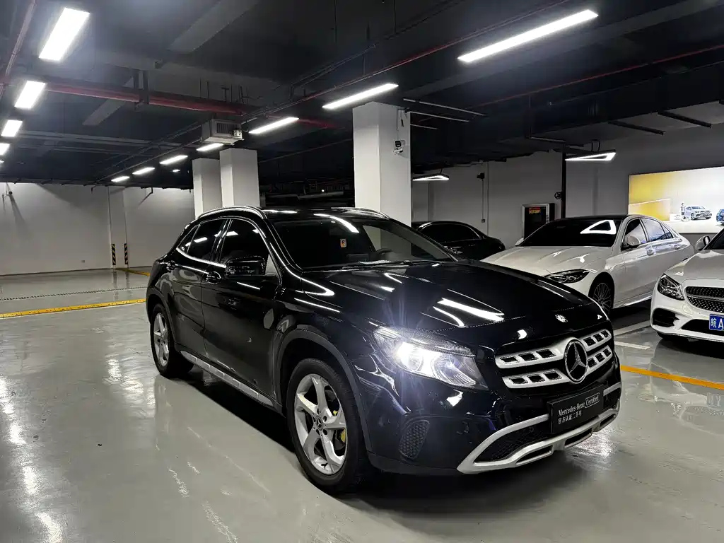 MERCEDES BENZ GLA 2017