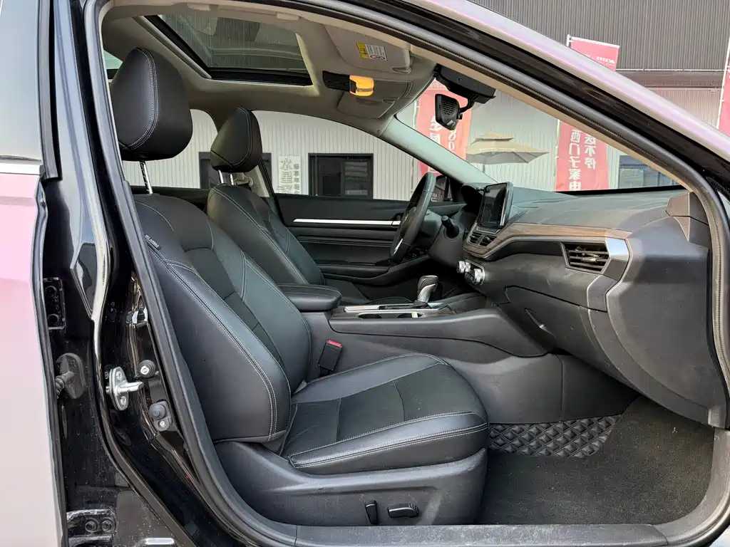 NISSAN TEANA 2022