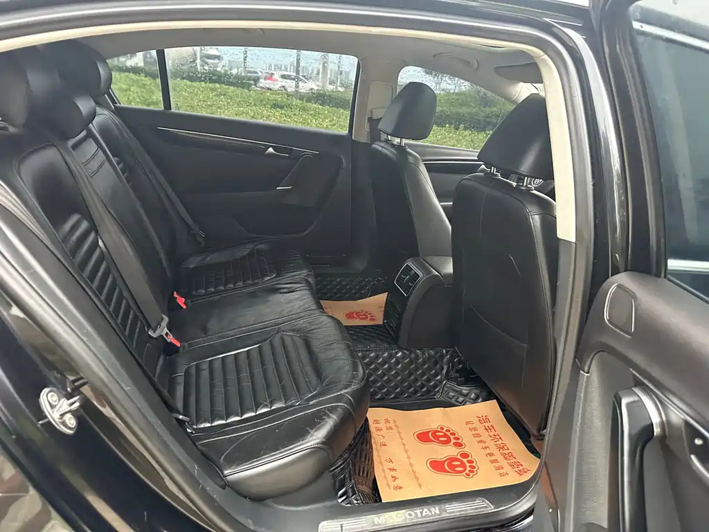 VOLKSWAGEN MAGOTAN 2012