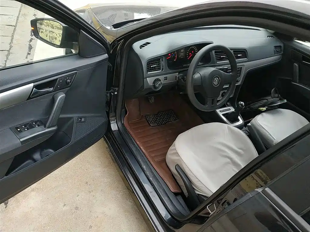 VOLKSWAGEN LAVIDA 2014