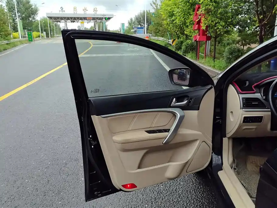 GEELY AUTO EMGRAND 2016