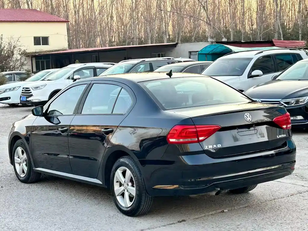 VOLKSWAGEN LAVIDA 2016