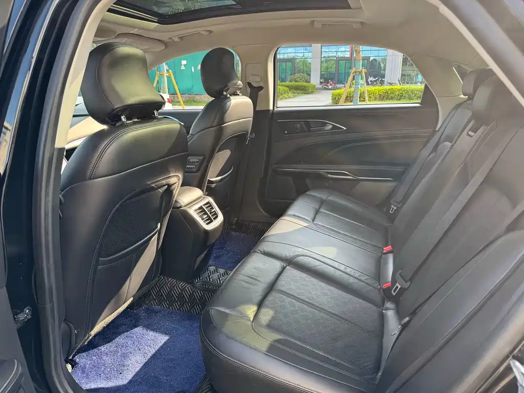 FORD TAURUS 2019