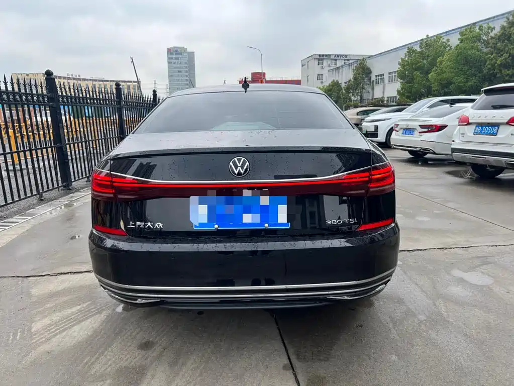 VOLKSWAGEN PASSAT 2023