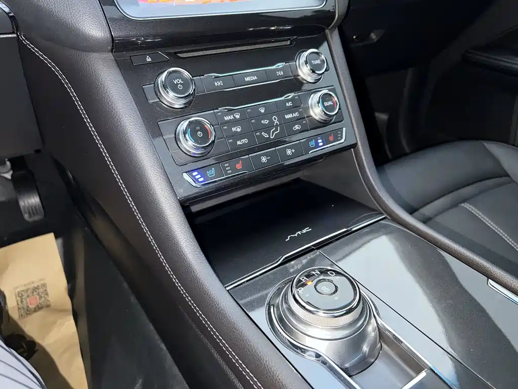 FORD TAURUS 2017