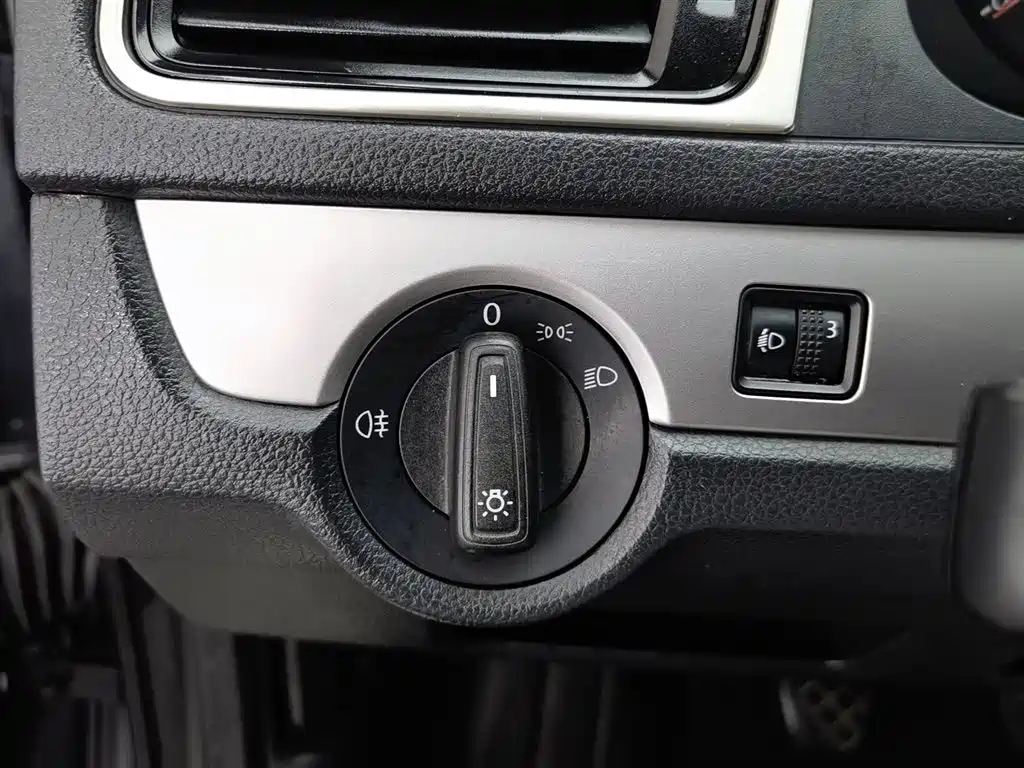 VOLKSWAGEN LAVIDA 2013