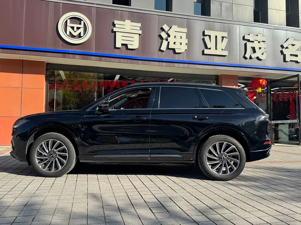 LINCOLN ADVENTURER 2024