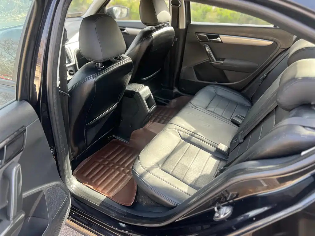 VOLKSWAGEN LAVIDA 2013