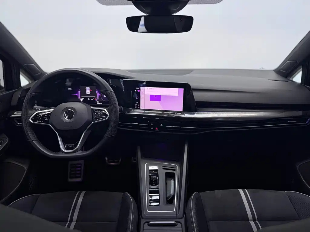 VOLKSWAGEN GOLF 2021