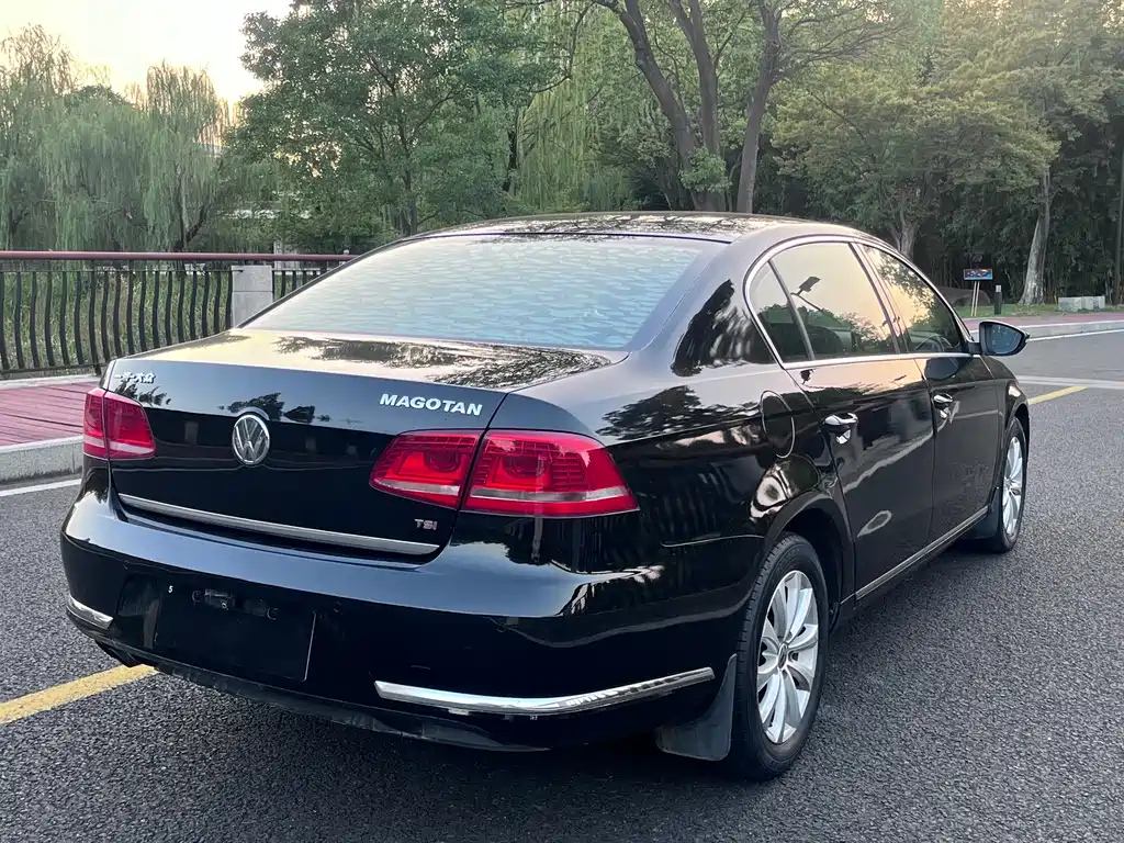 VOLKSWAGEN MAGOTAN 2012