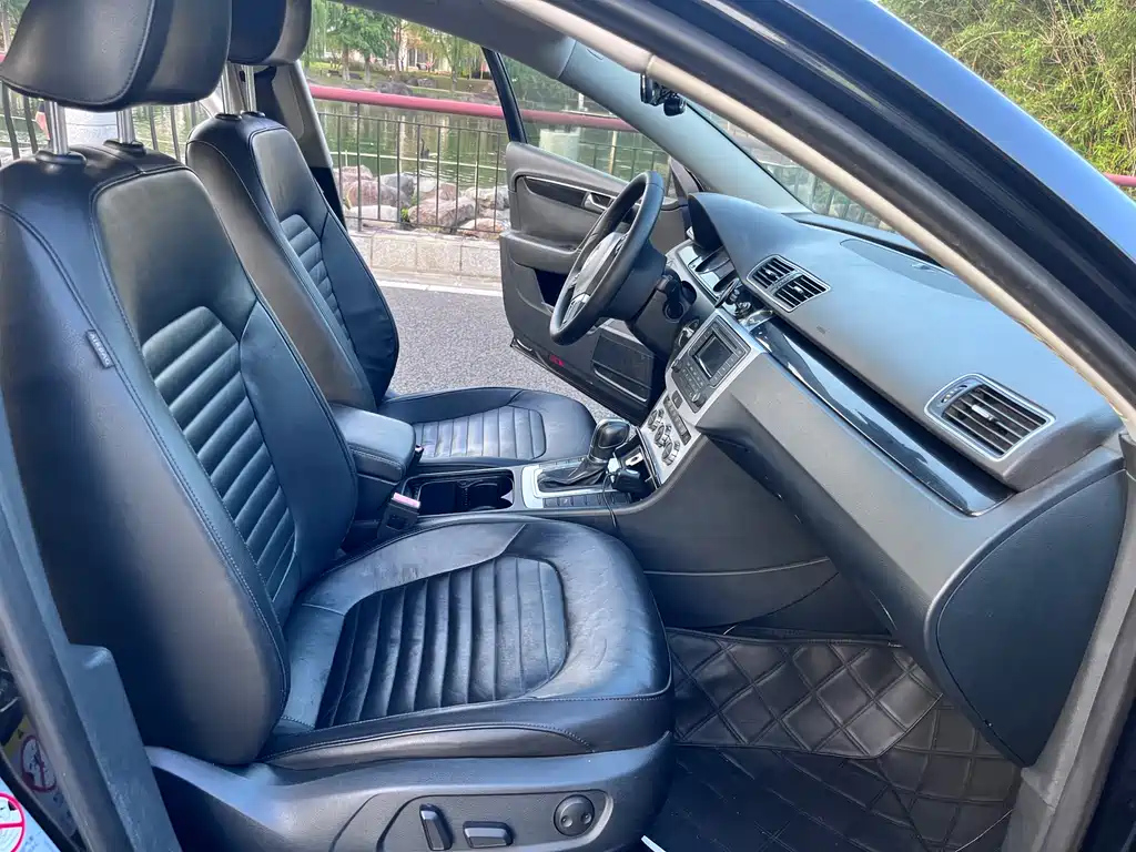 VOLKSWAGEN MAGOTAN 2012