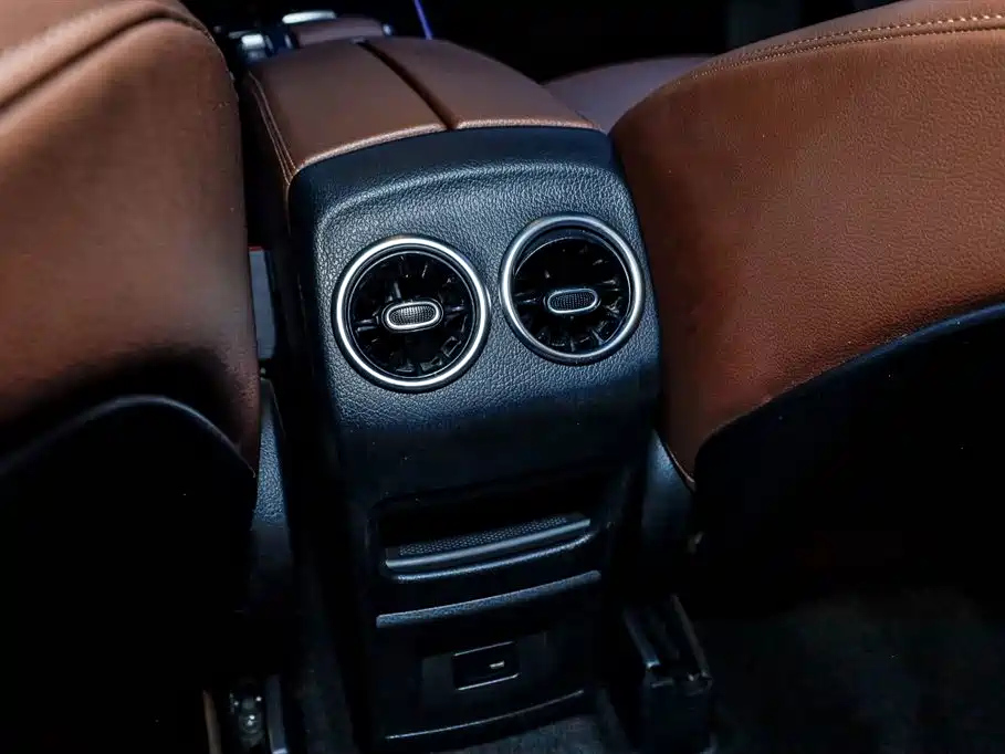 MERCEDES BENZ GLB 2023