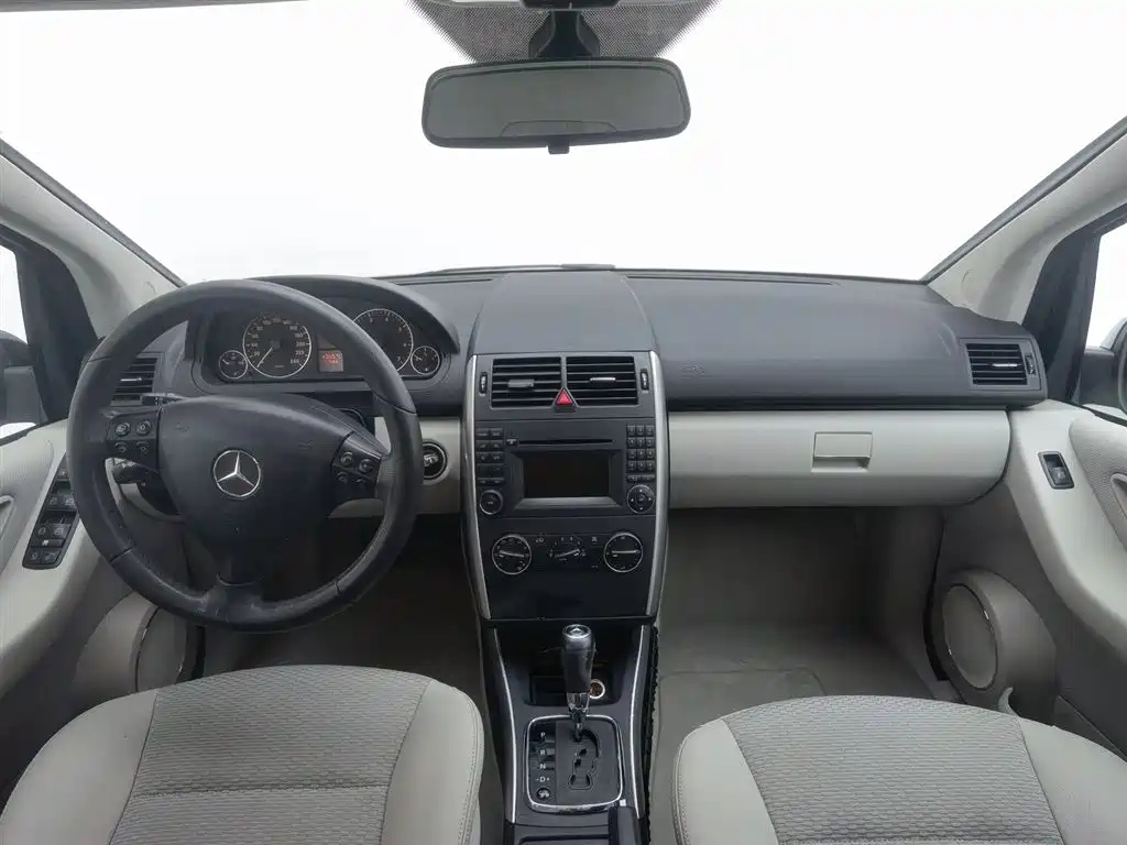 MERCEDES BENZ A-CLASS IMPORT 2011