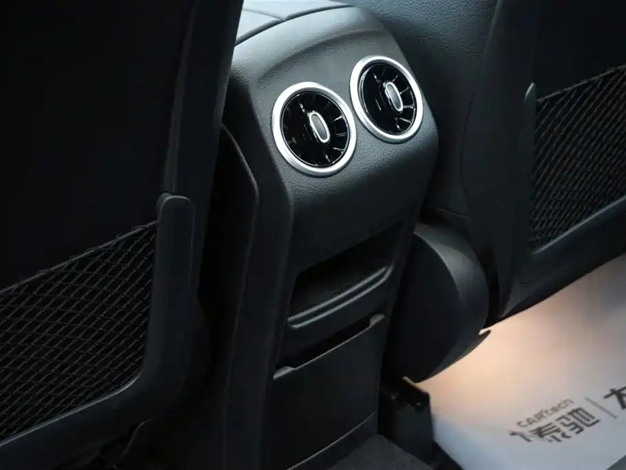 MERCEDES BENZ GLB 2025