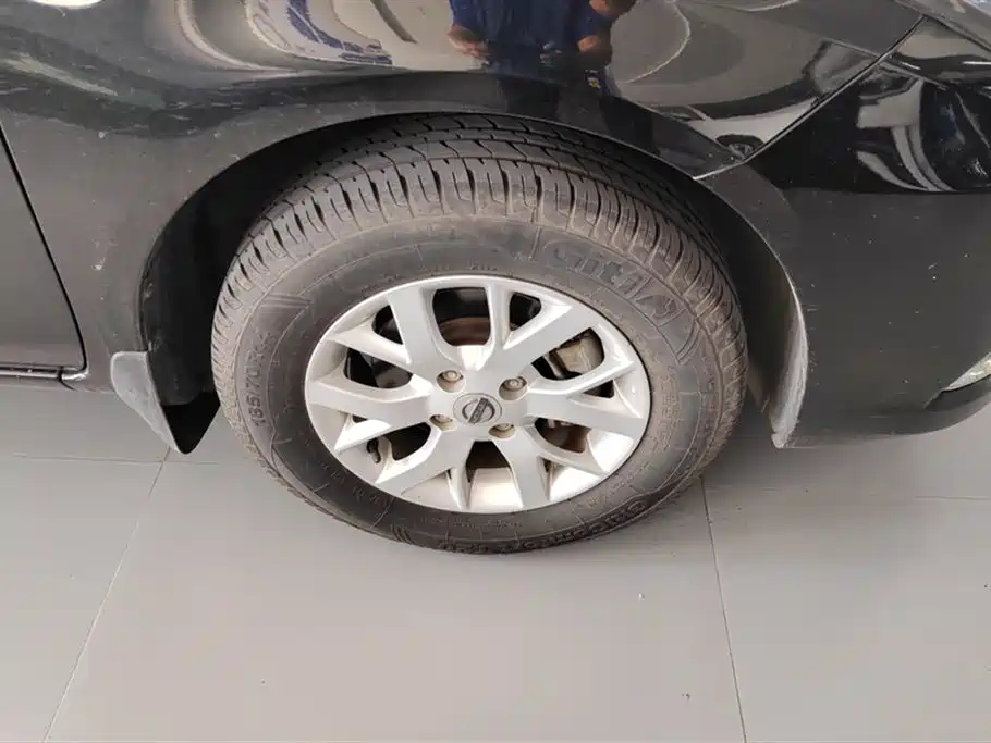 NISSAN SUNNY 2015