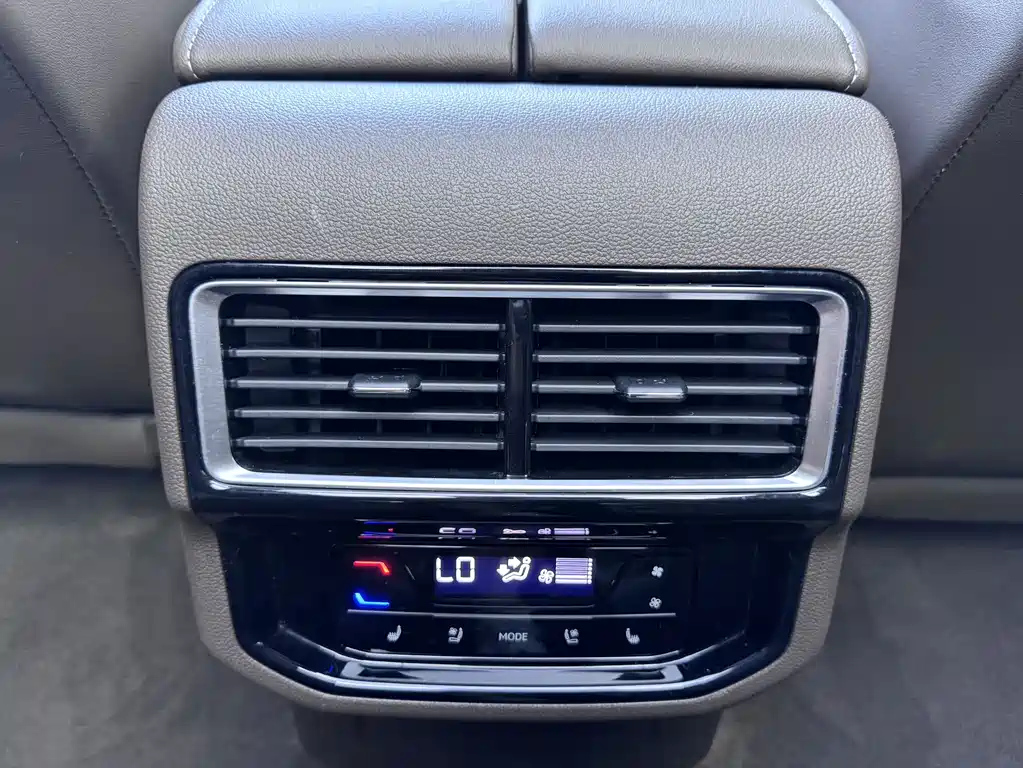 VOLKSWAGEN VILORAN 2024