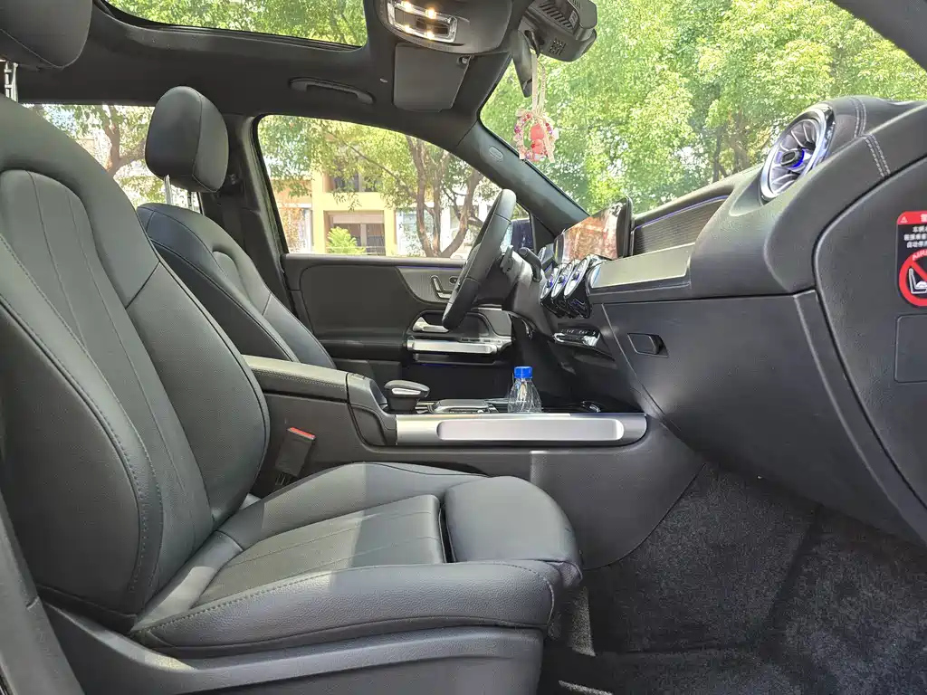 MERCEDES BENZ GLB 2023