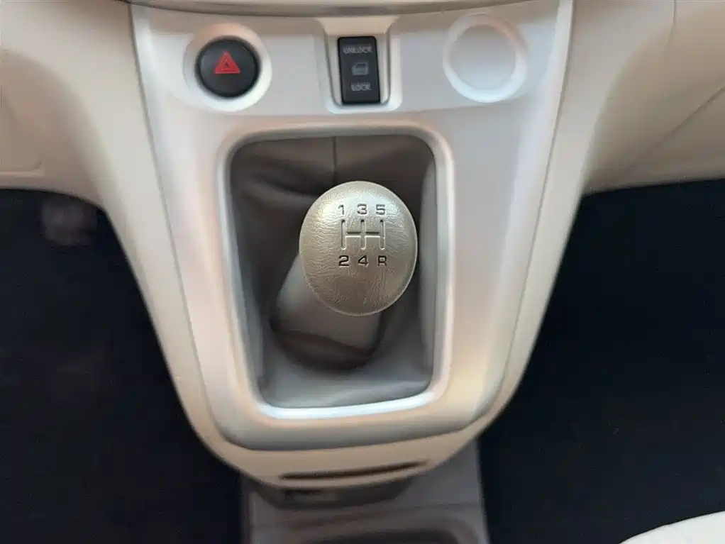 NISSAN NV200 2018