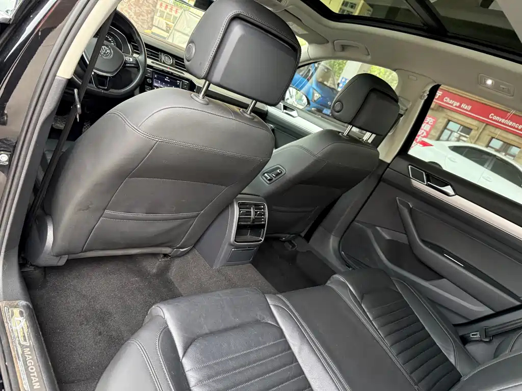 VOLKSWAGEN MAGOTAN 2018