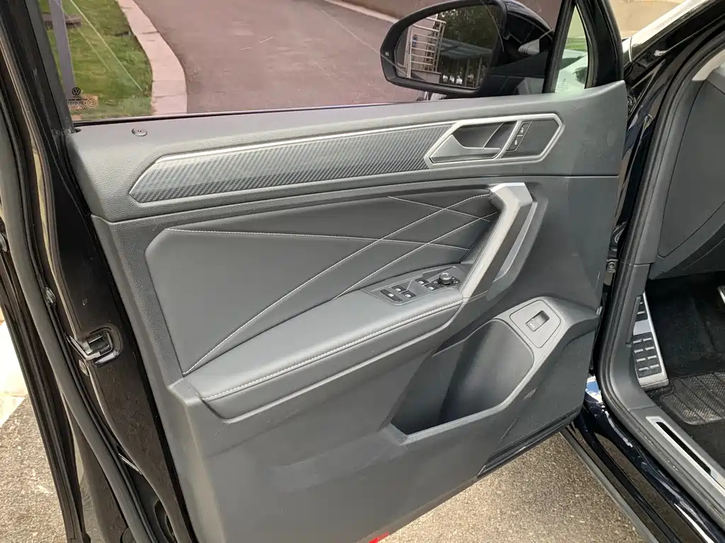 VOLKSWAGEN TIGUAN L 2023