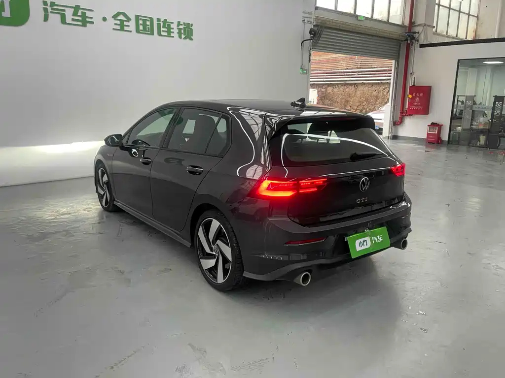 VOLKSWAGEN GOLF GTI 2021