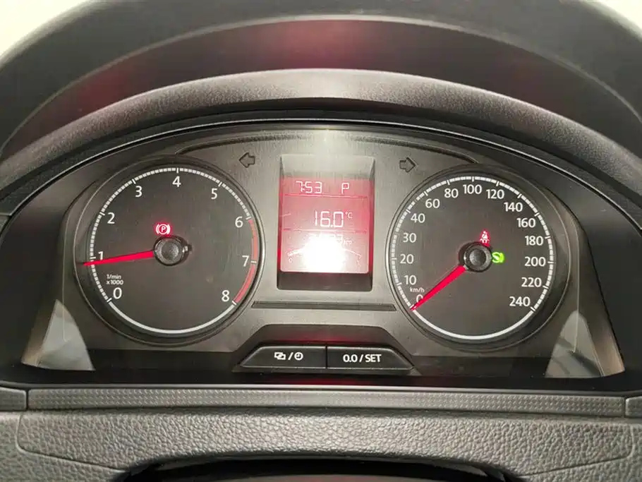VOLKSWAGEN SANTANA 2019