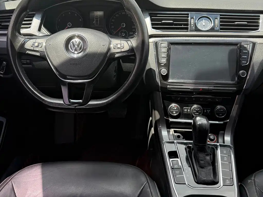 VOLKSWAGEN PASSAT 2016