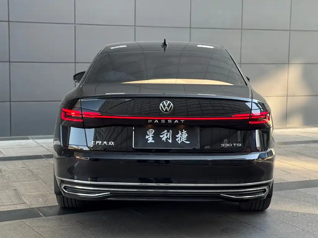 VOLKSWAGEN PASSAT 2023