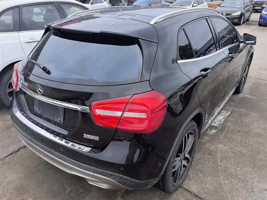 MERCEDES BENZ GLA 2017