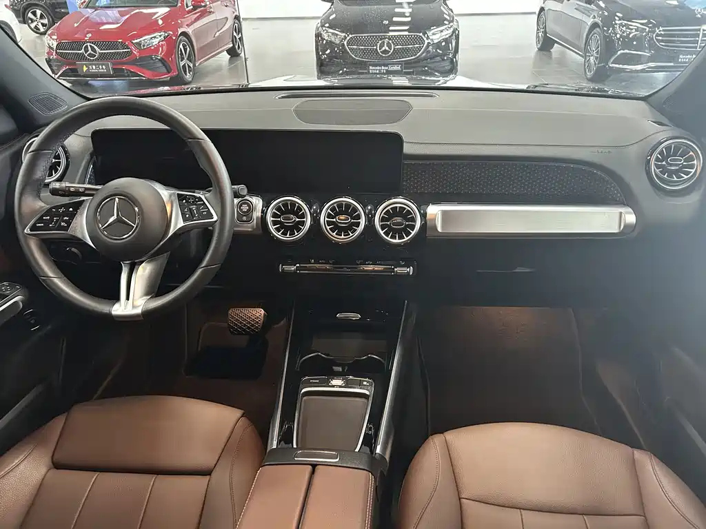 MERCEDES BENZ GLB 2024
