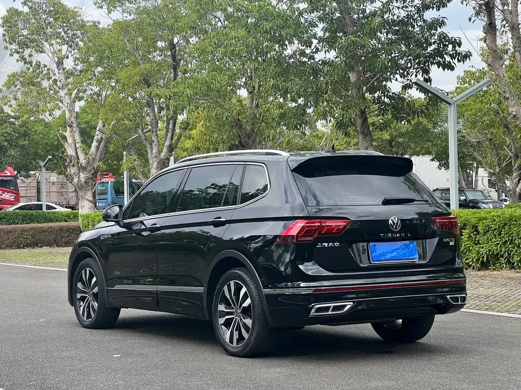 VOLKSWAGEN TIGUAN L 2021