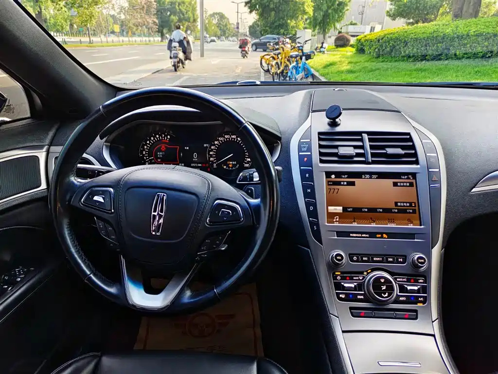 LINCOLN MKZ 2019