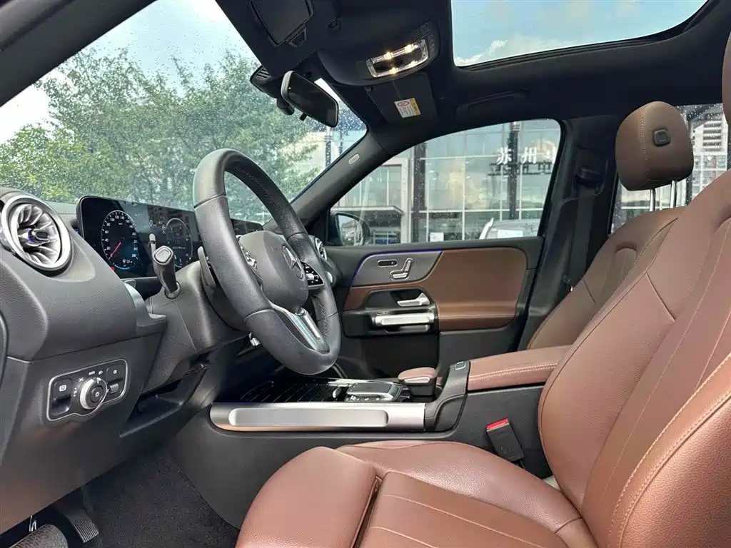 MERCEDES BENZ GLB 2023