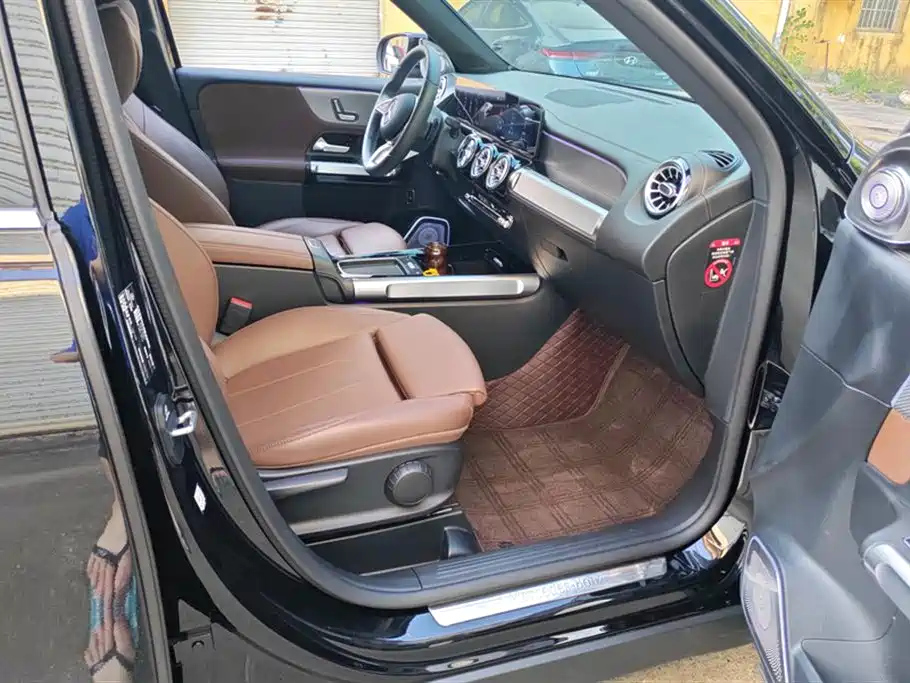 MERCEDES BENZ GLB 2024