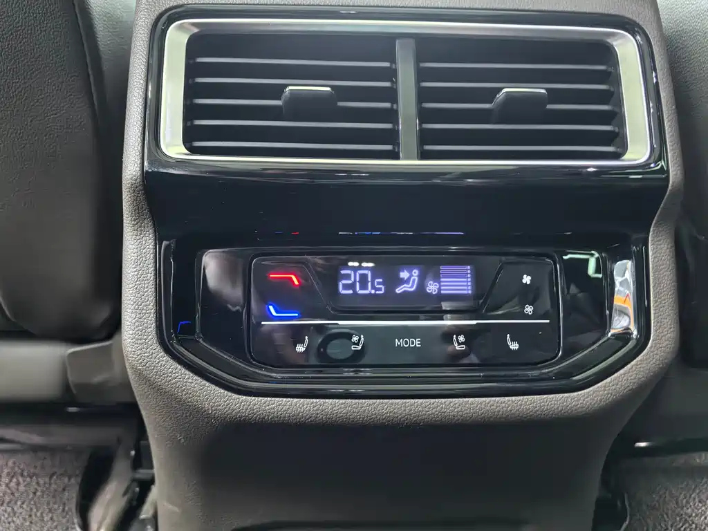 VOLKSWAGEN VILORAN 2023