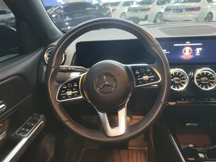 MERCEDES BENZ GLB 2023