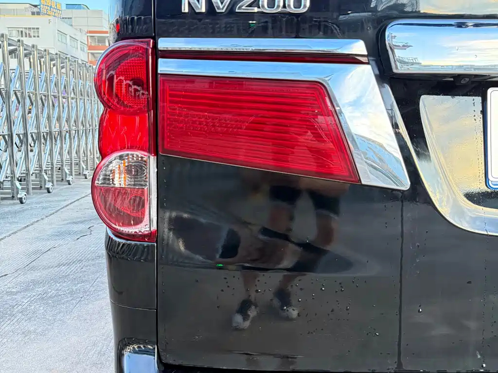 NISSAN NV200 2018