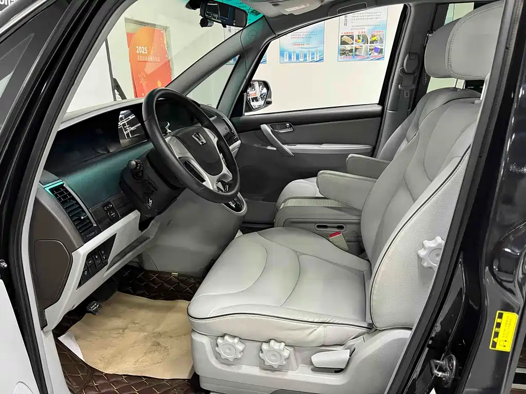 LUXGEN BIG 7 MPV 2016