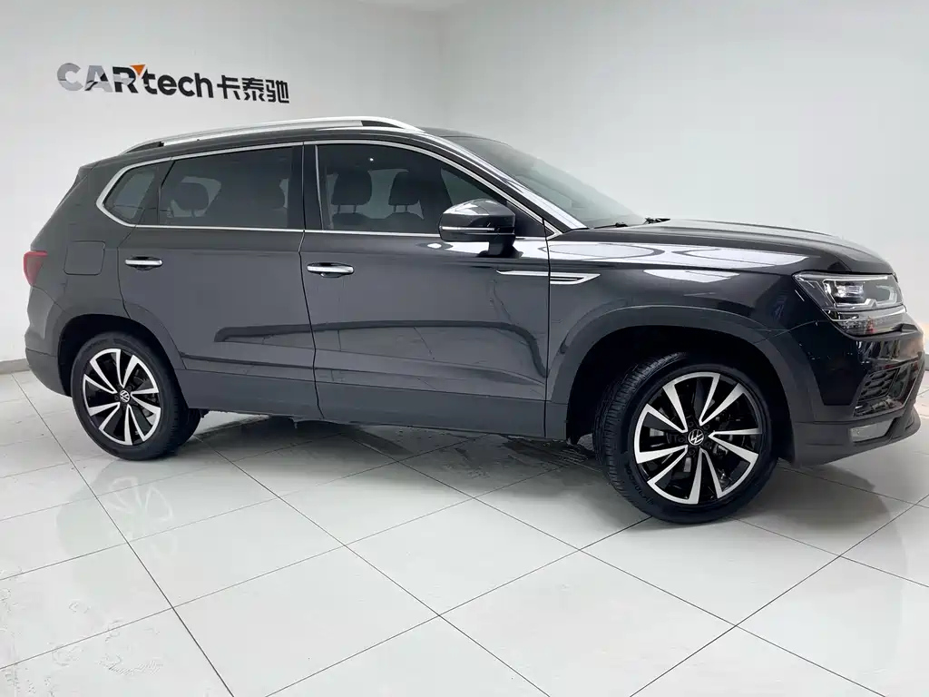VOLKSWAGEN THARU 2022