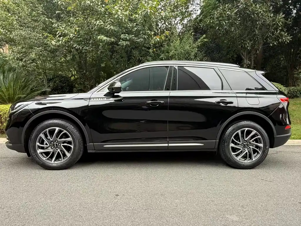 LINCOLN ADVENTURER 2021