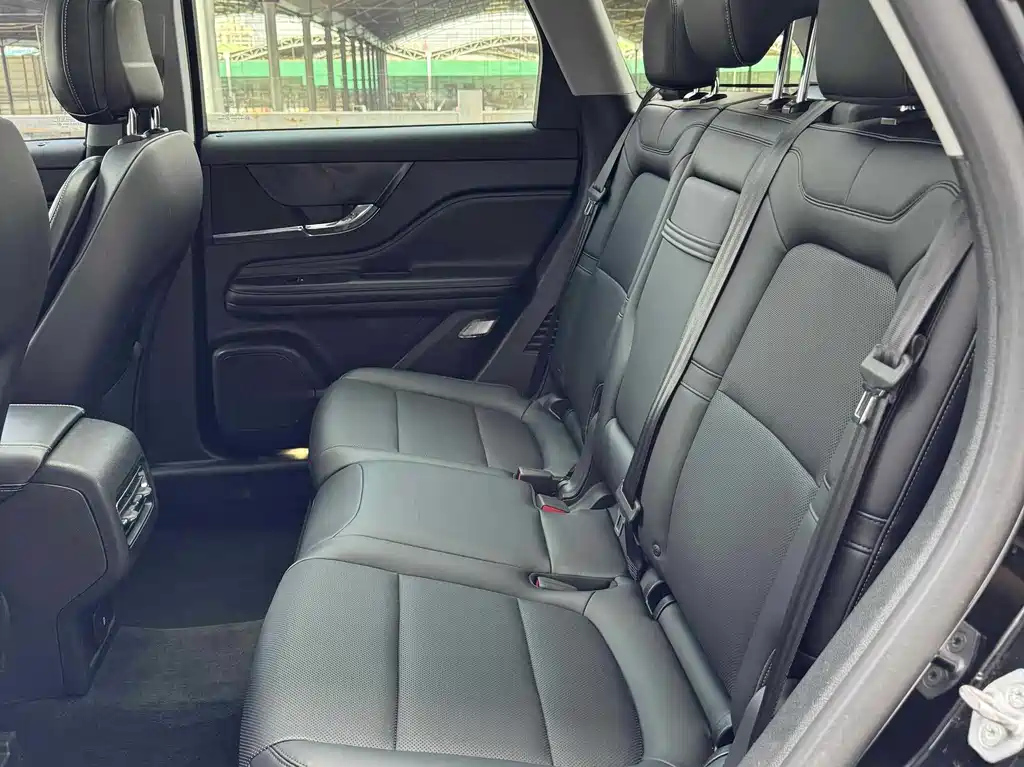 LINCOLN ADVENTURER 2021