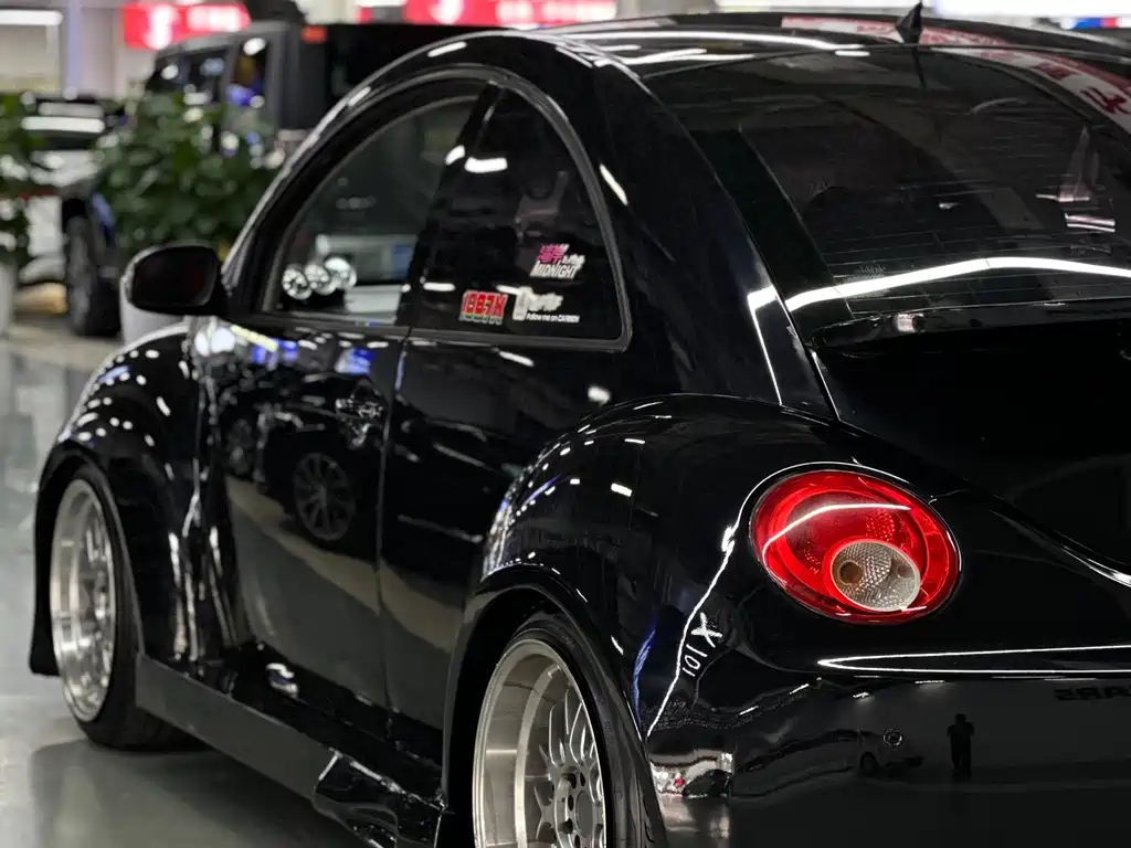 VOLKSWAGEN BEETLE 2010