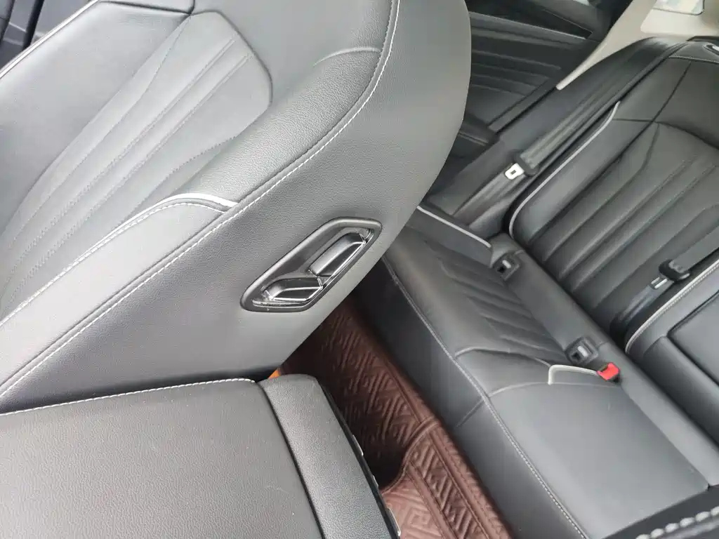 VOLKSWAGEN PASSAT 2023