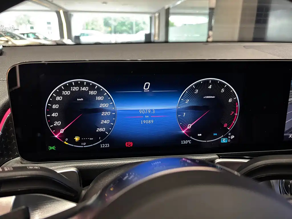 MERCEDES BENZ GLB 2024