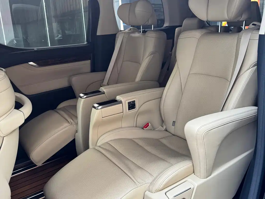 TOYOTA ALPHARD 2018