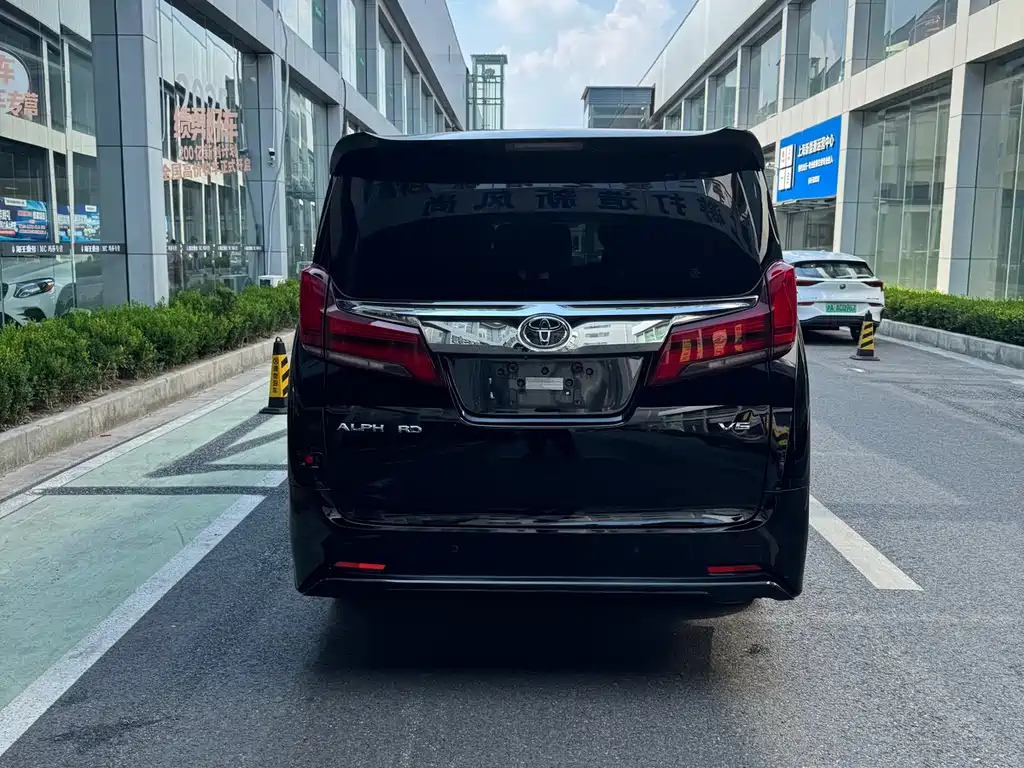 TOYOTA ALPHARD 2018